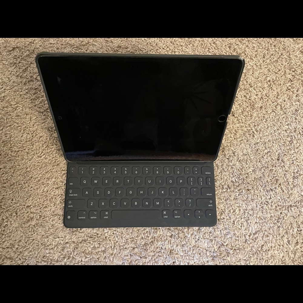 Apple Smart Keyboard for iPad (8th Generation)